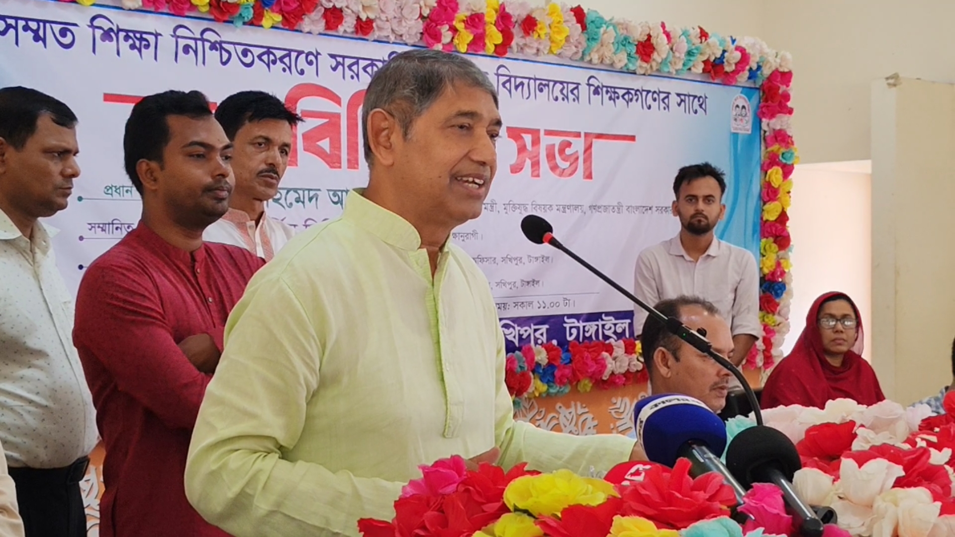 Ahmed Azam urges teachers to play role in improving quality of education 