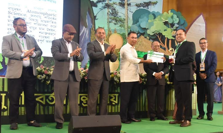 DU Pro-VC receives National Environment Award