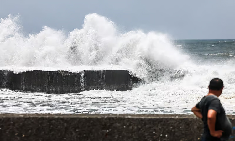 Landslide caused by typhoon kills 10 in Philippines: authorities