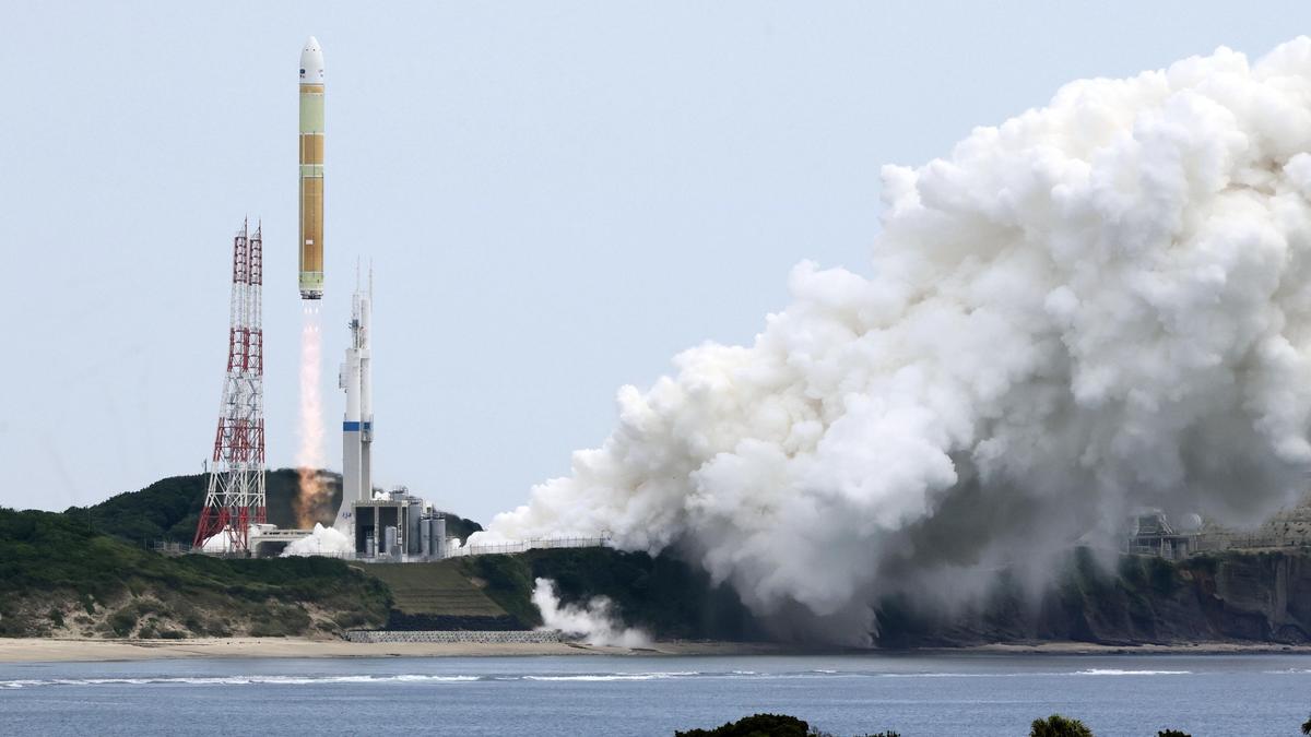 Japan successfully launches, lands reusable rocket