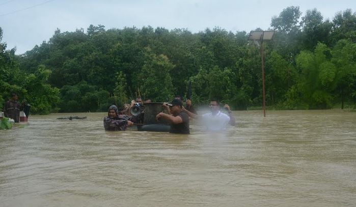 BGB rescues 122 flood-hit families, provides relief in Bandarban