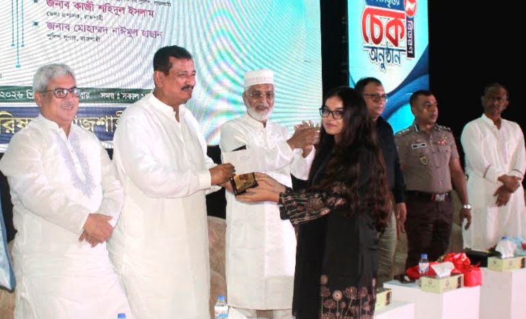Govt will always stand by meritorious students: Minu