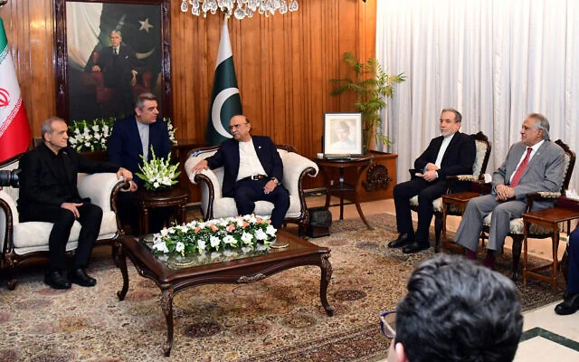 Pakistan FM calls for 'restraint' in call with Iran counterpart, ministry says