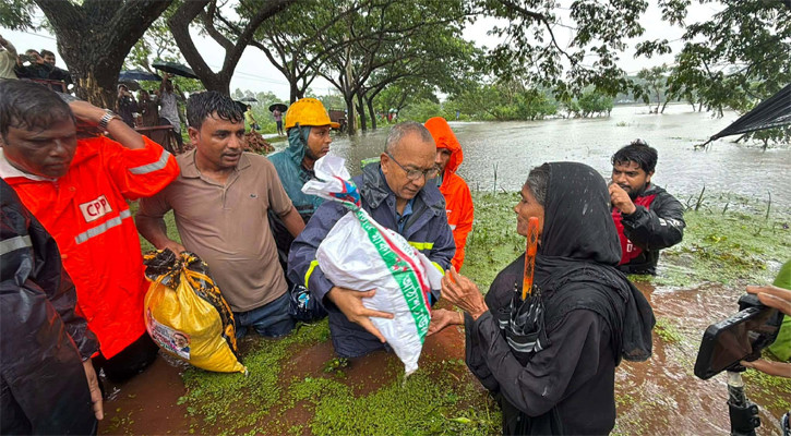 Moral responsibility to stand by flood-affected people: Monayem Munna 