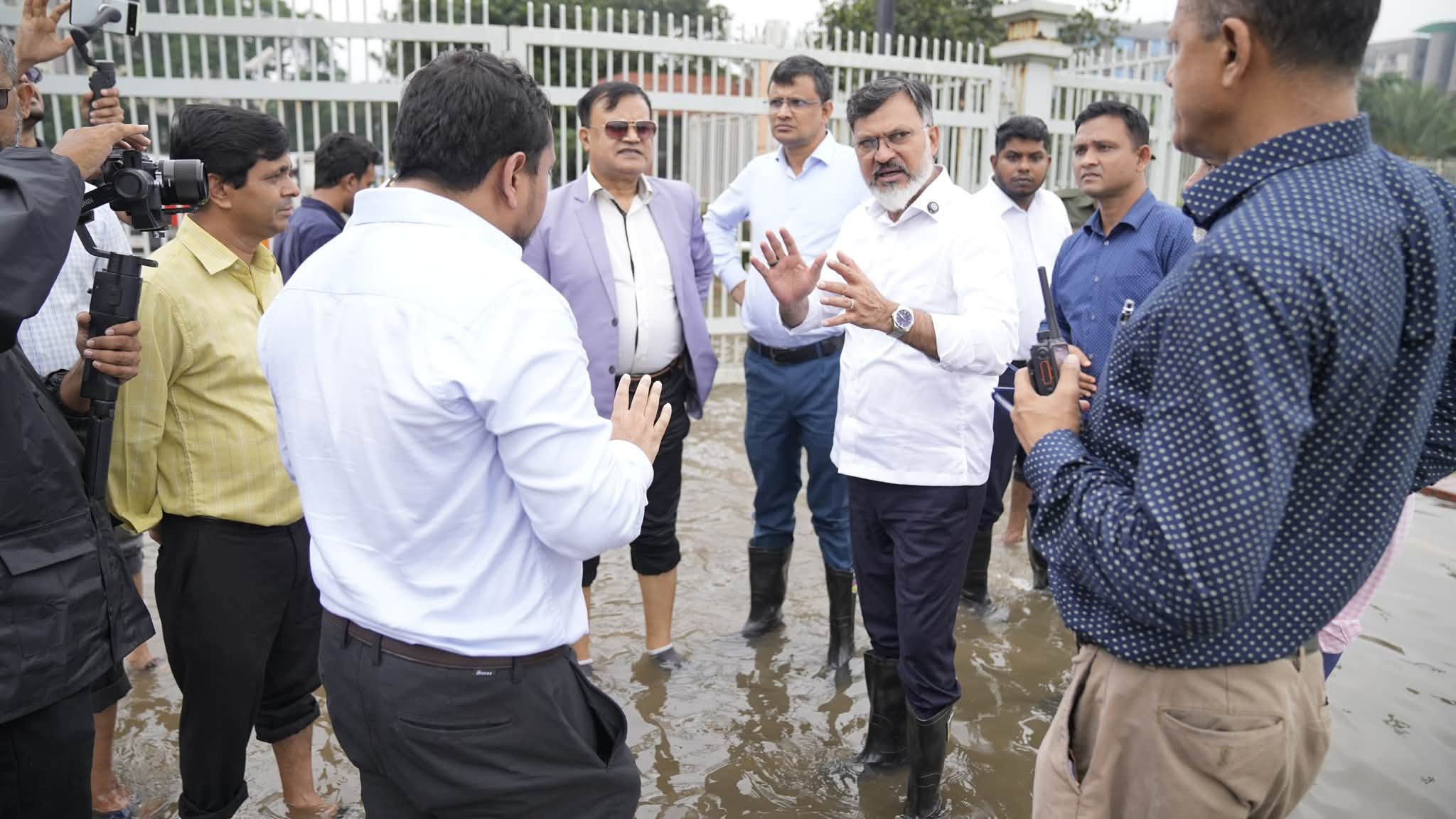 DNCC administrator inspects waterlogged areas, orders swift drainage measures