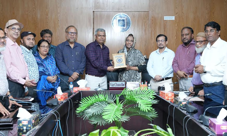 Land Minister’s family donates funds for scholarships at RU