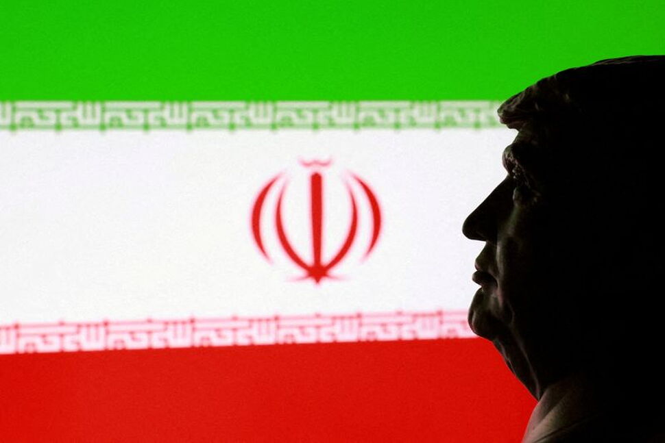 US expands sanctions targeting Iran oil sector