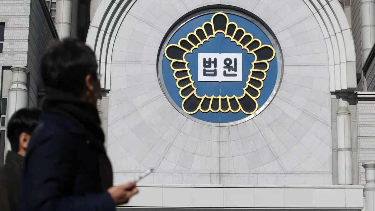 South Korean court acquits defector over money transfers to North