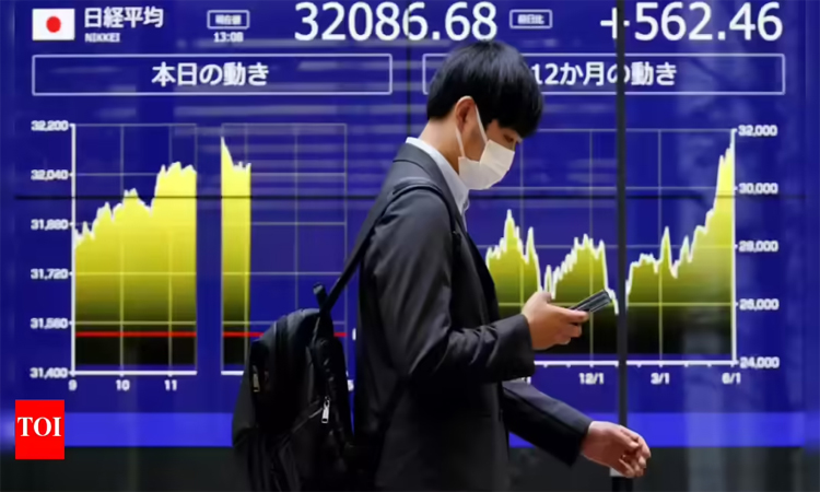 Asia stocks tumble on tech worries, Mideast war