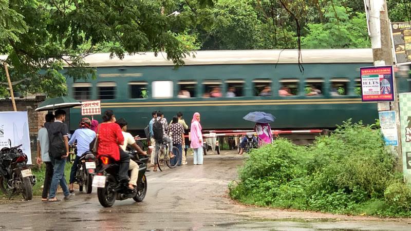 Rajshahi rail link returns to normal after 8 hours as students’ demands accepted 