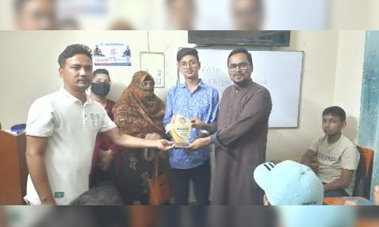 English Olympiad Gold Medalist Saeed Ibn Taqi honoured