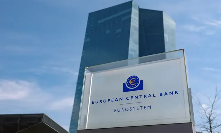 New Mideast fighting puts eurozone rate-setters on alert