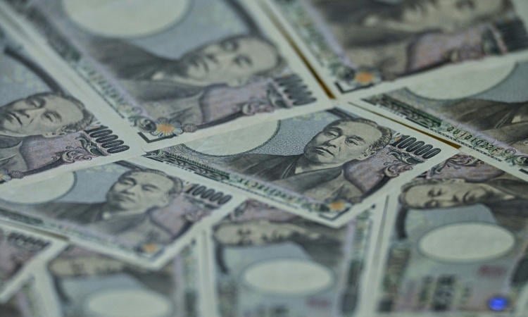 Tech bounce lifts Asia stocks, oil extends gains on US-Iran fears