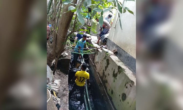RCC intensifies drain cleaning to ease waterlogging in Rajshahi