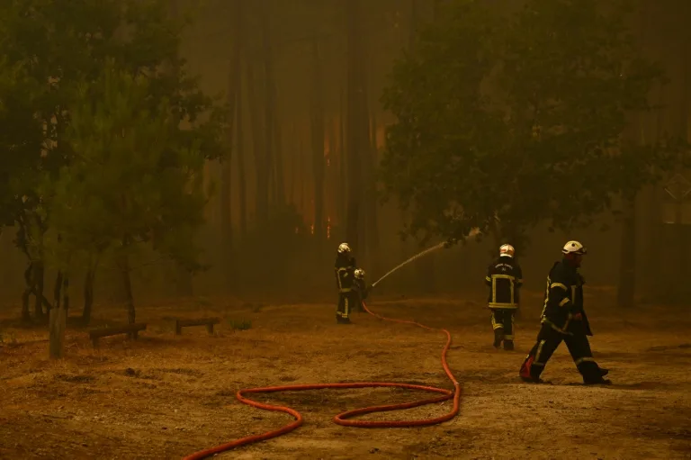 Paris sends 100 firefighters to battle southwest fires