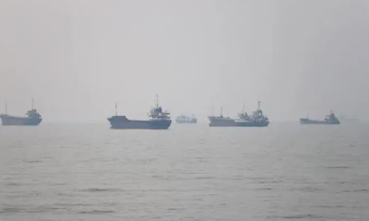 Iran Guards say stopped four ships trying to transit Hormuz strait