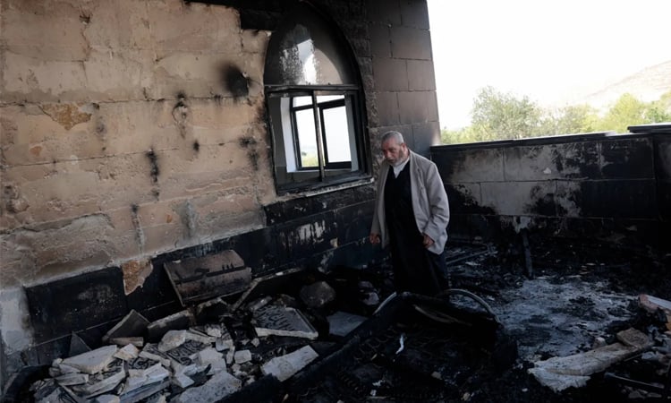 Palestinian officials say Israeli settlers torch 2 mosques in West Bank