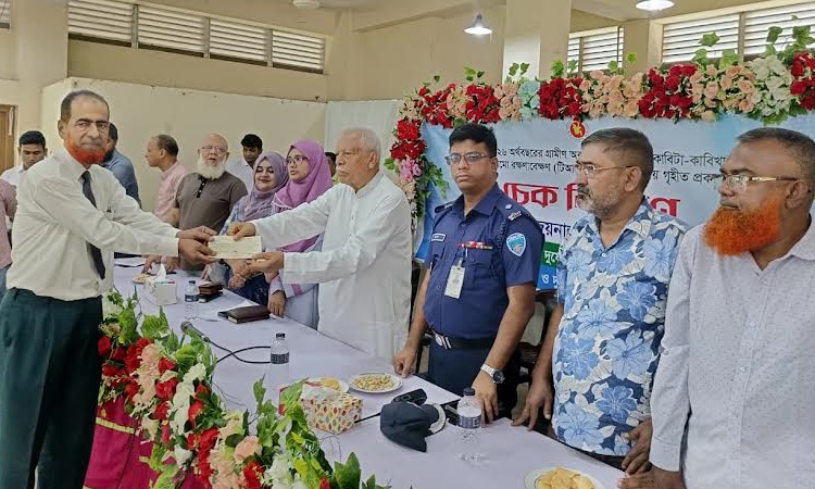 TR-Kabikha cheques worth Tk 2.45cr distributed in Feni