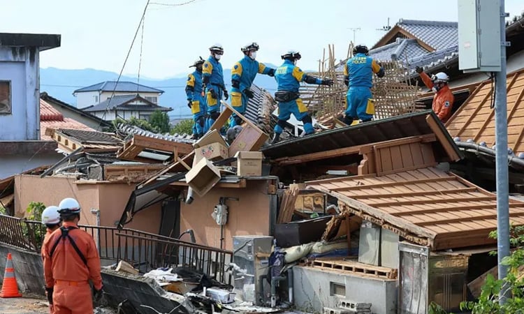 Japan quake toll hits 28 as survivors struggle in heat