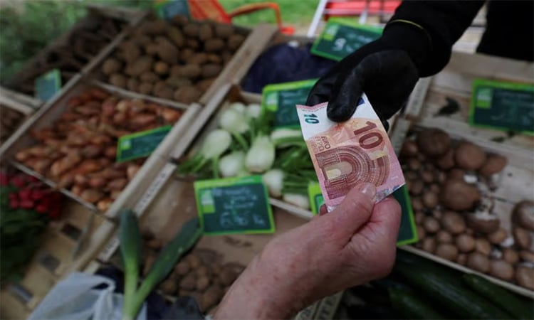 French economy returns to growth in second quarter: official data