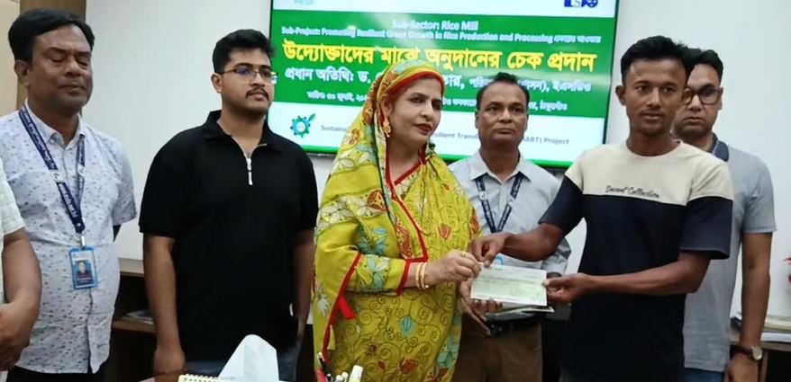 14 entrepreneurs receive Tk 11.20 lakh grants in Thakurgaon