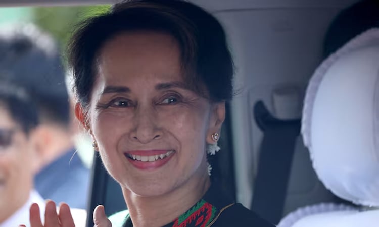 Detained Suu Kyi meets Red Cross official in Myanmar: president office