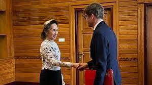 Detained Aung San Suu Kyi meets Red Cross delegate in Myanmar