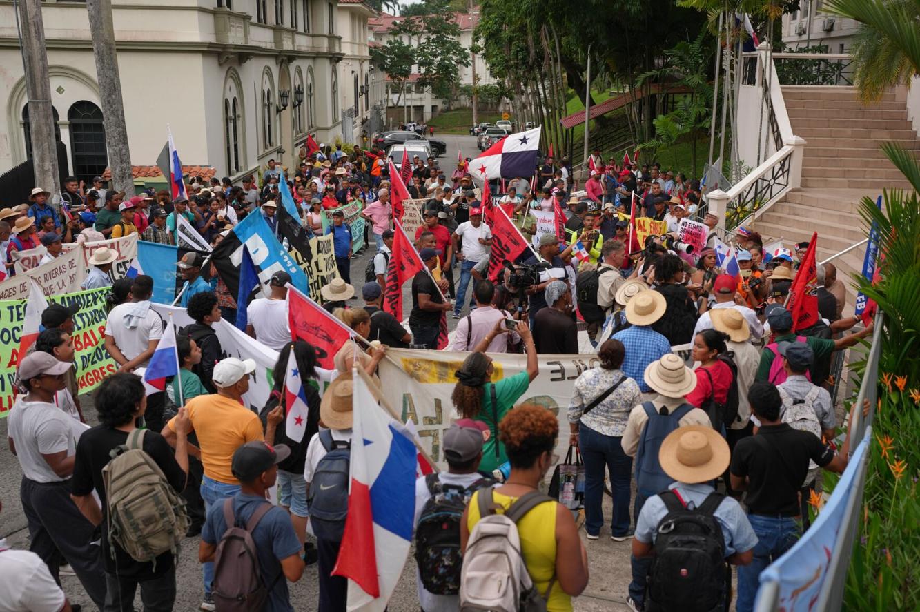 Hundreds of Panamanians protest canal reservoir plans