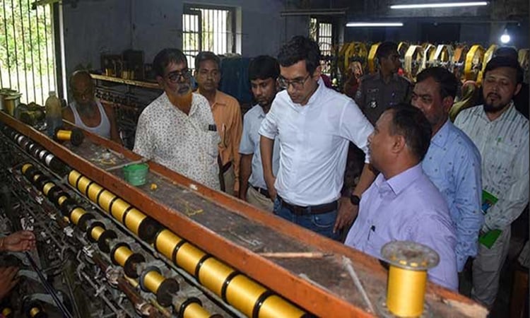 BIDA chief visits Rajshahi silk factory