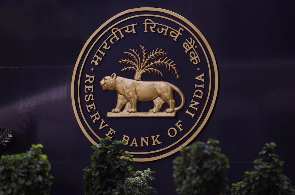 India central bank holds rates as it assesses Mideast shock