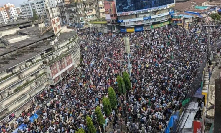 Ctg streets were filled with slogans of victory at the news of Hasina’s fleeing