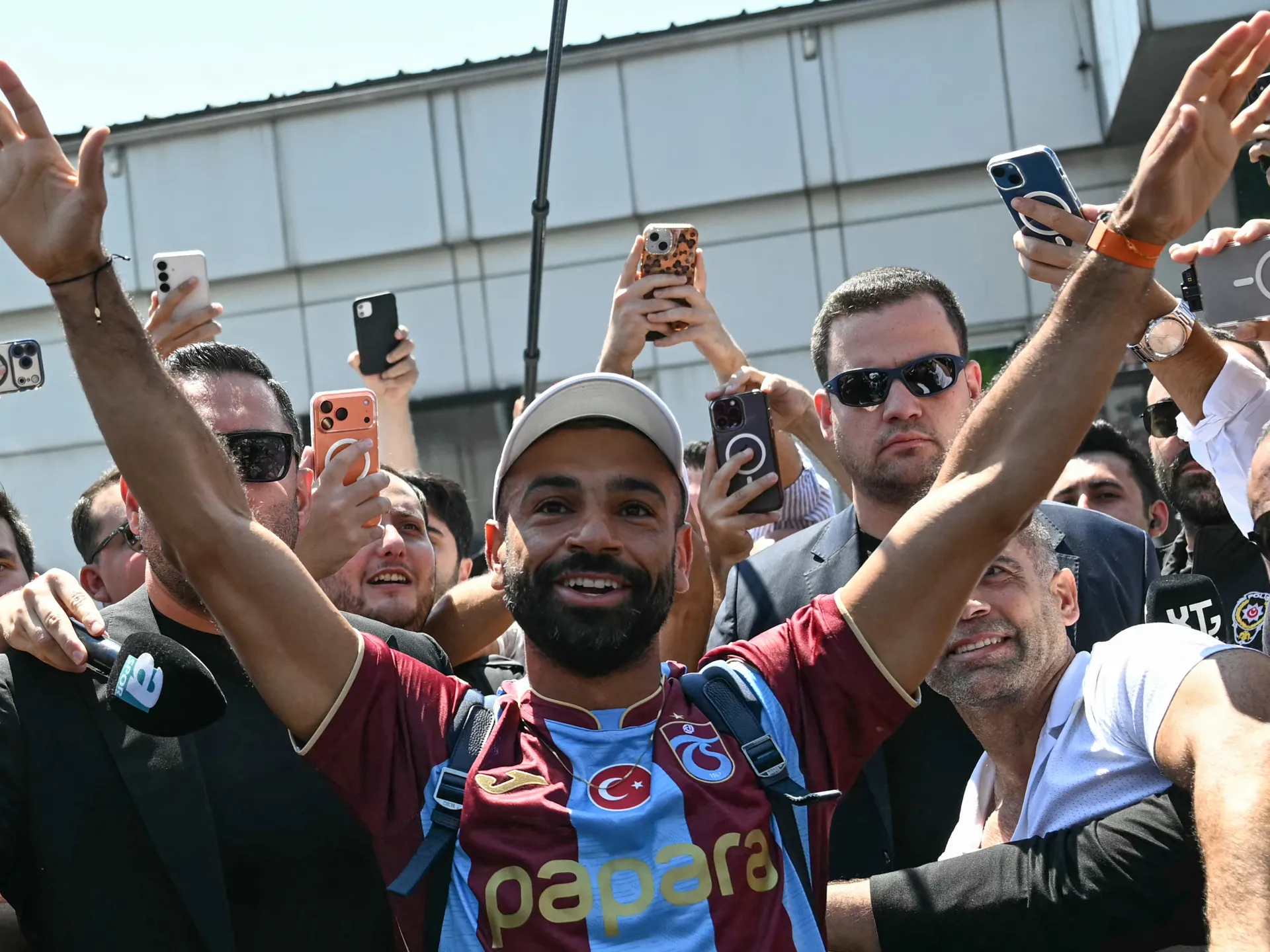 Salah arrives in Turkey to complete Trabzonspor move