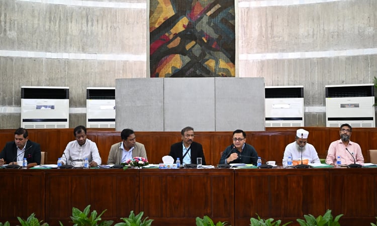 Parliamentary body reviews Industries Ministry budget, development projects