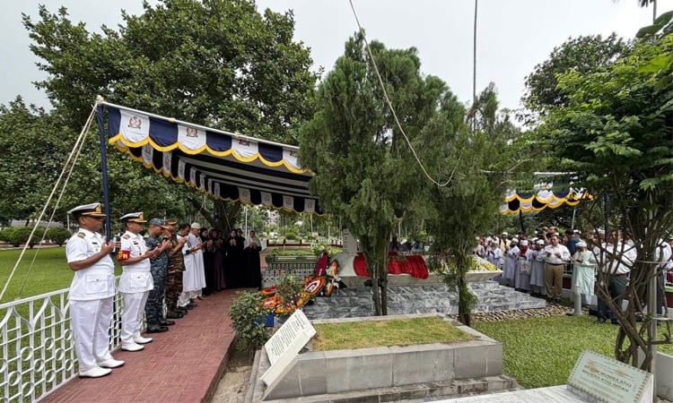 Ex-Navy chief Mahbub Ali Khan's death anniversary observed
