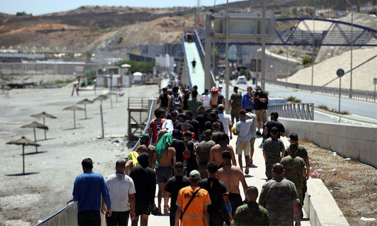 Spain warns Italy of countermeasures if border checks kept