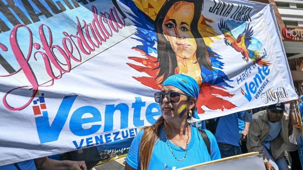 Venezuelan journalists denounce restrictions at transition talks