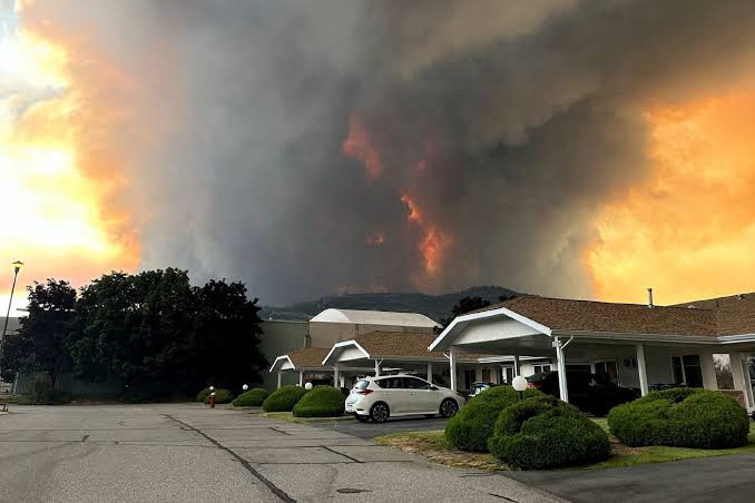 Wildfire forces 20,000 evacuations in western Canada