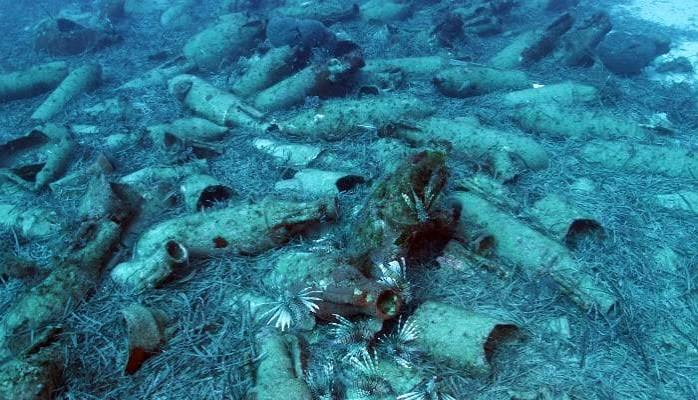 Roman wreck carrying hundreds of amphorae found off Sicily