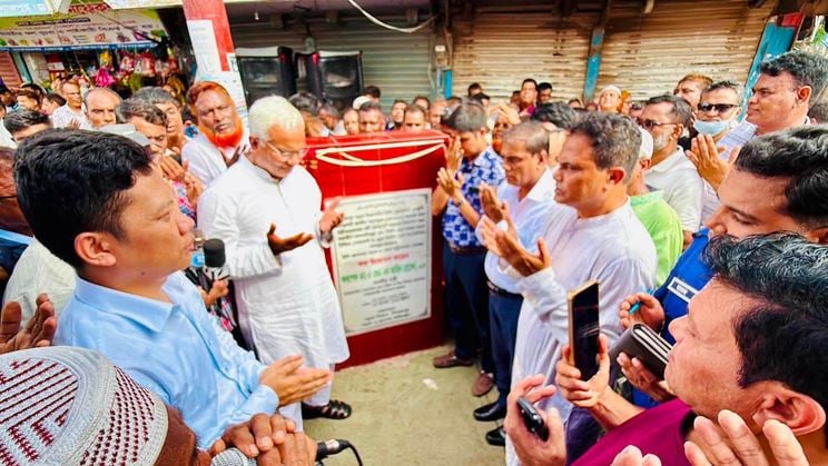 Dr Zahid inaugurates construction of four-lane road at Hili land port