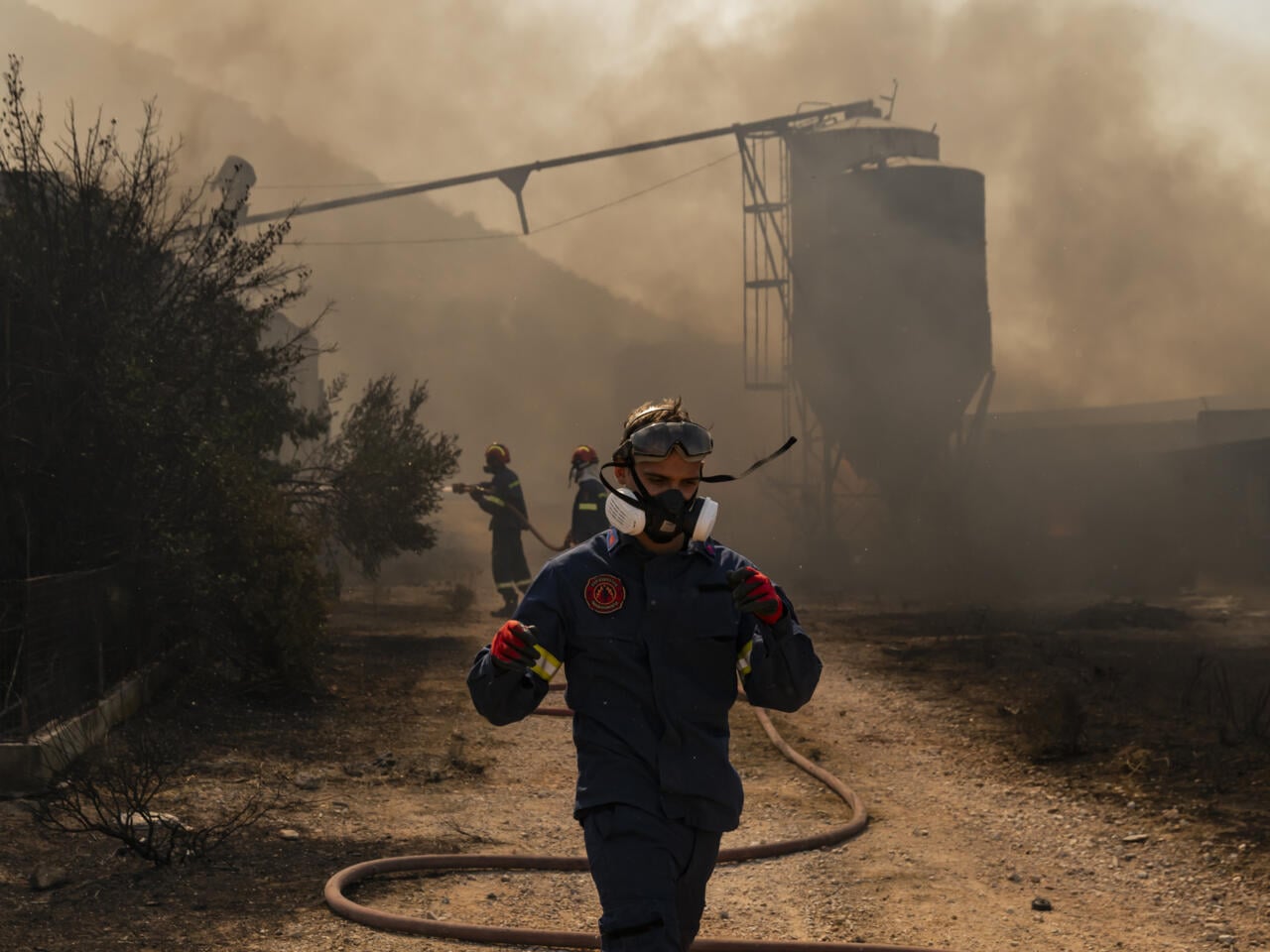 Greece contains new wind-driven fire near Athens