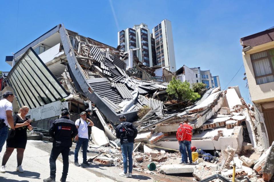 Colombian president declares emergency after quake kills 111