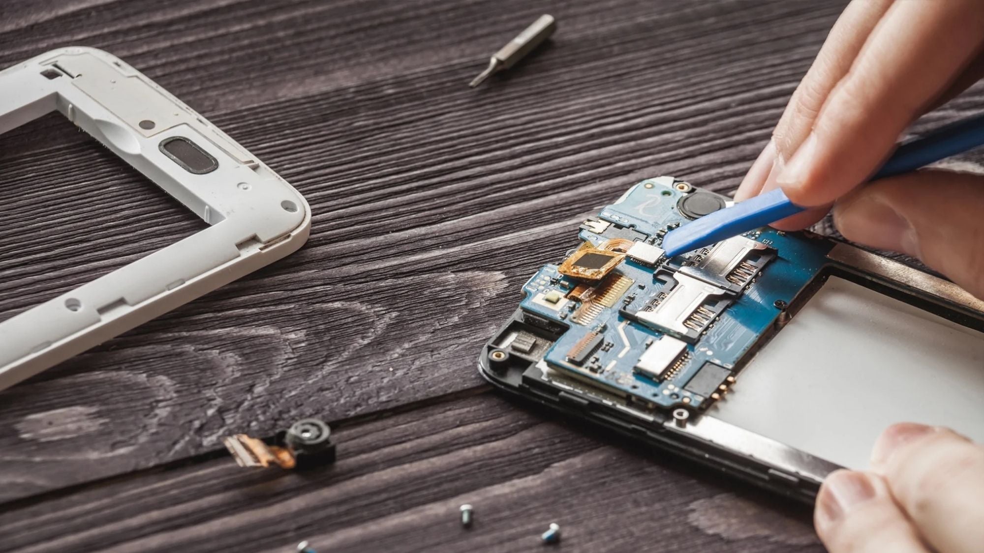 500 youths to receive mobile repair, entrepreneurship training