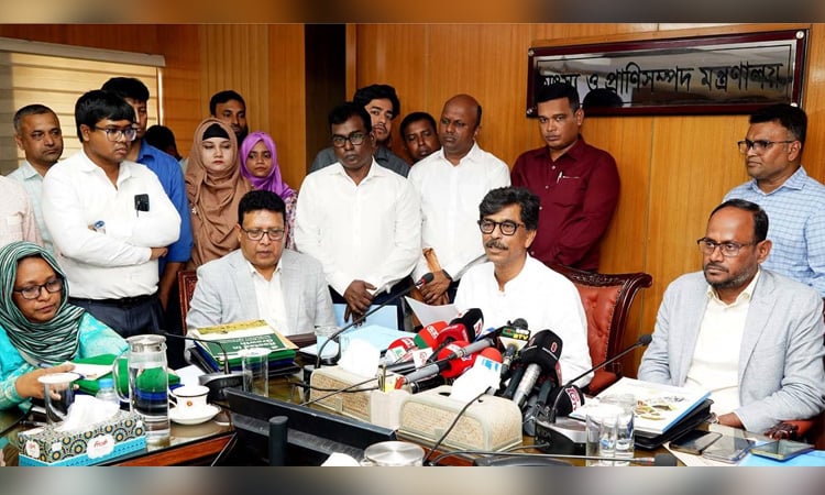 BLRI vaccines for avian flu, Gumboro disease handed over for commercial production: Rashid 