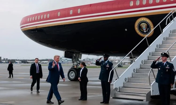 Trump's secret plane swap triggers questions and confusion