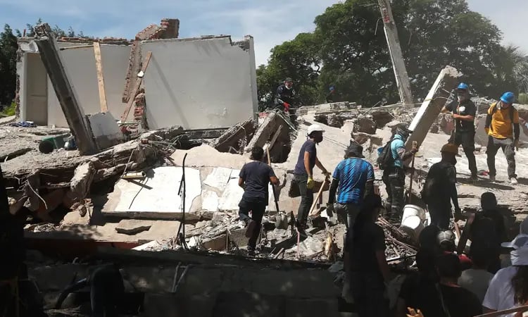 Colombians dig through rubble as quake death toll surpasses 240