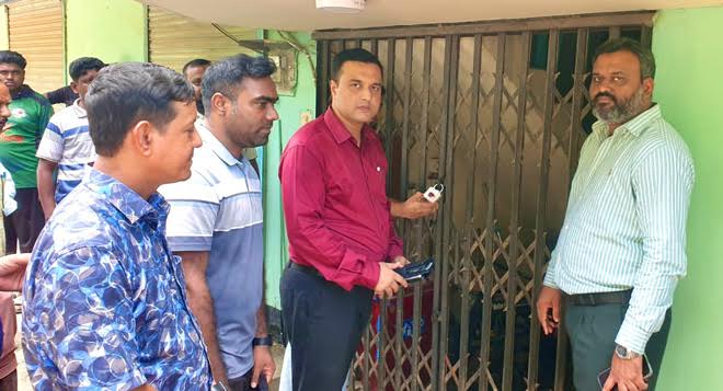 Clinic sealed off  in Godagari over irregularities