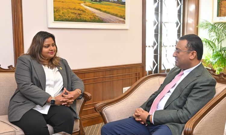 Humaiun seeks more job opportunities in Maldives