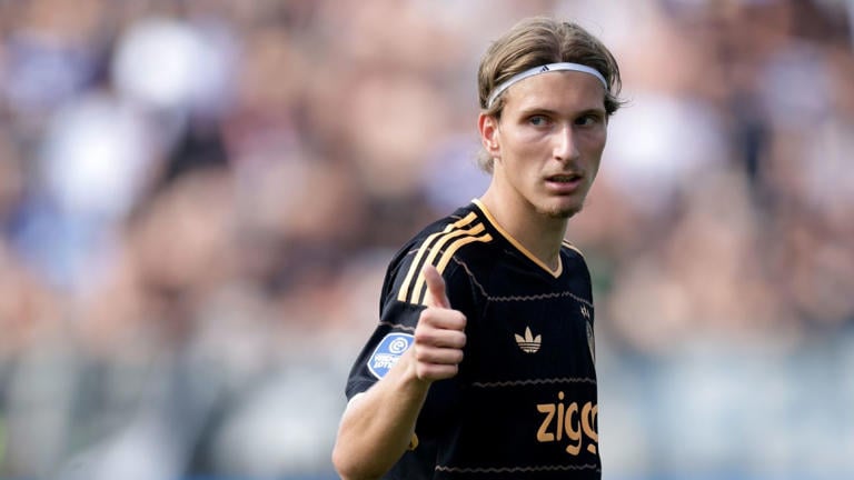 PSG sign Belgian winger Godts from Ajax
