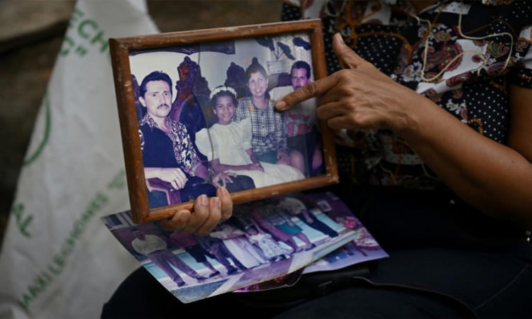 Photos, memories all that remain for Colombia's bereaved after quake