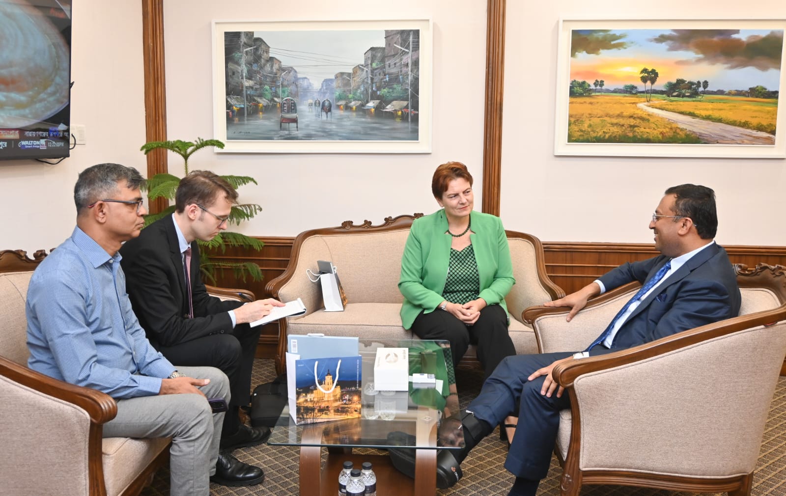 Dhaka urges Lithuania to set up visa centre in Dhaka